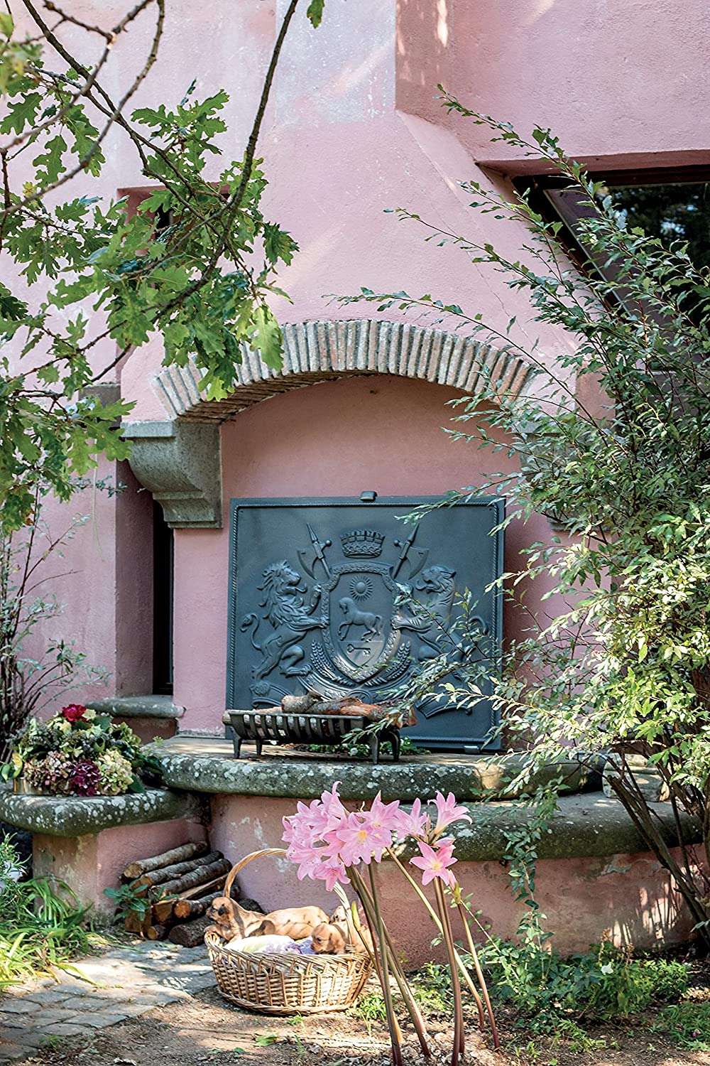 Lastra in ghisa decorata Casato Reale per camino CM. 100X80 - immagine 2